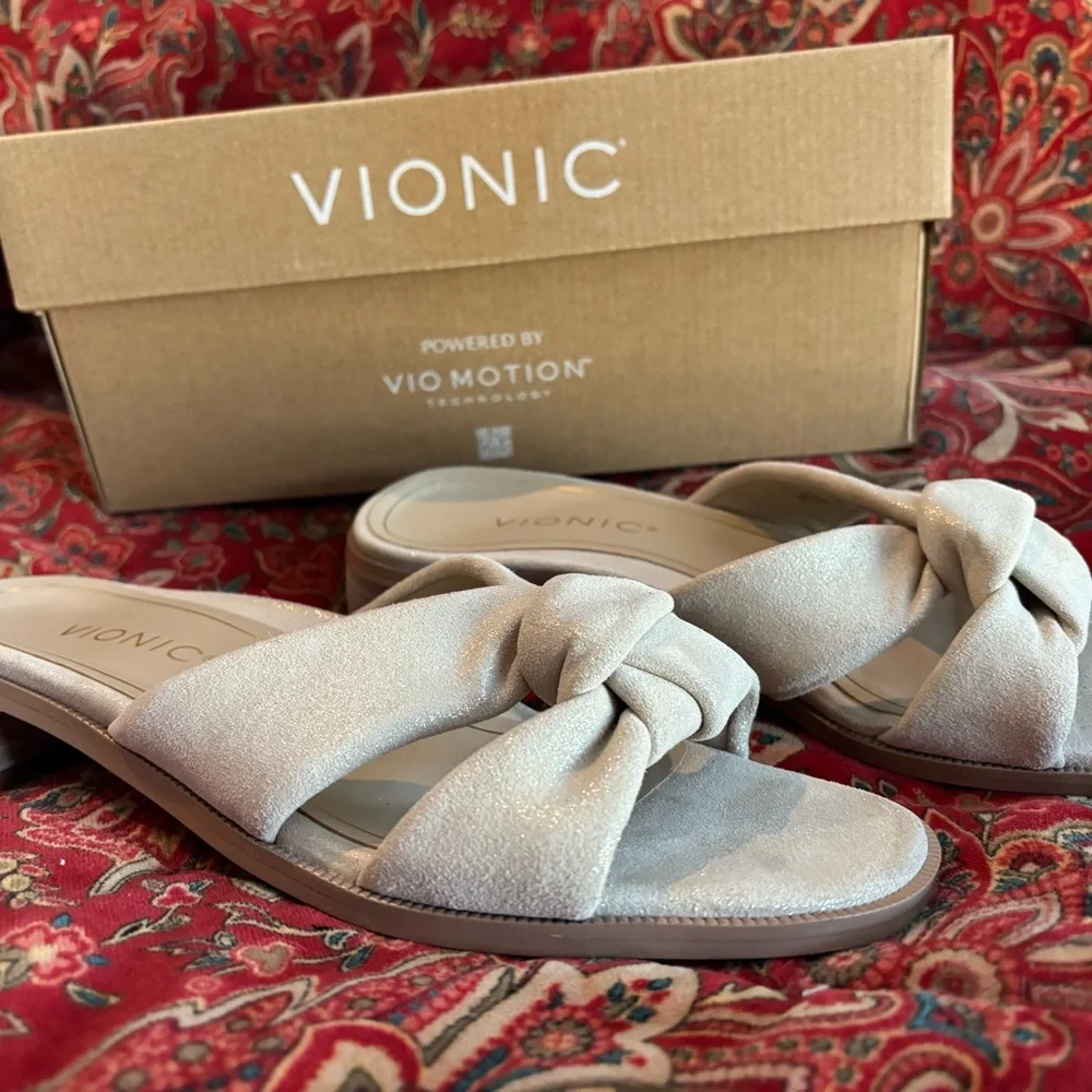 Vionic Mabel, Gold, Metallic leather 7M Women's Cream Knotted Sandals - Picture 1 of 5